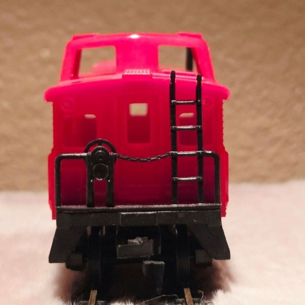 Vintage Tyco HO Scale 40' Santa Fe ATSF 7240 Cupola Caboose Train Car - Picture 2 of 6